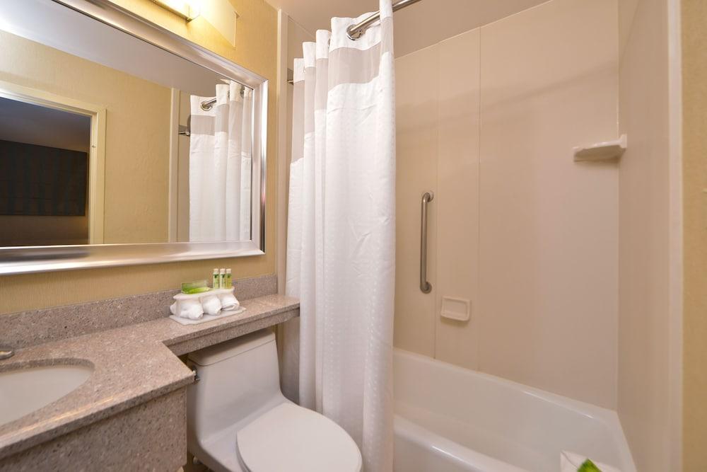 ניו יורק Holiday Inn Express Kennedy Airport, An Ihg Hotel מראה חיצוני תמונה