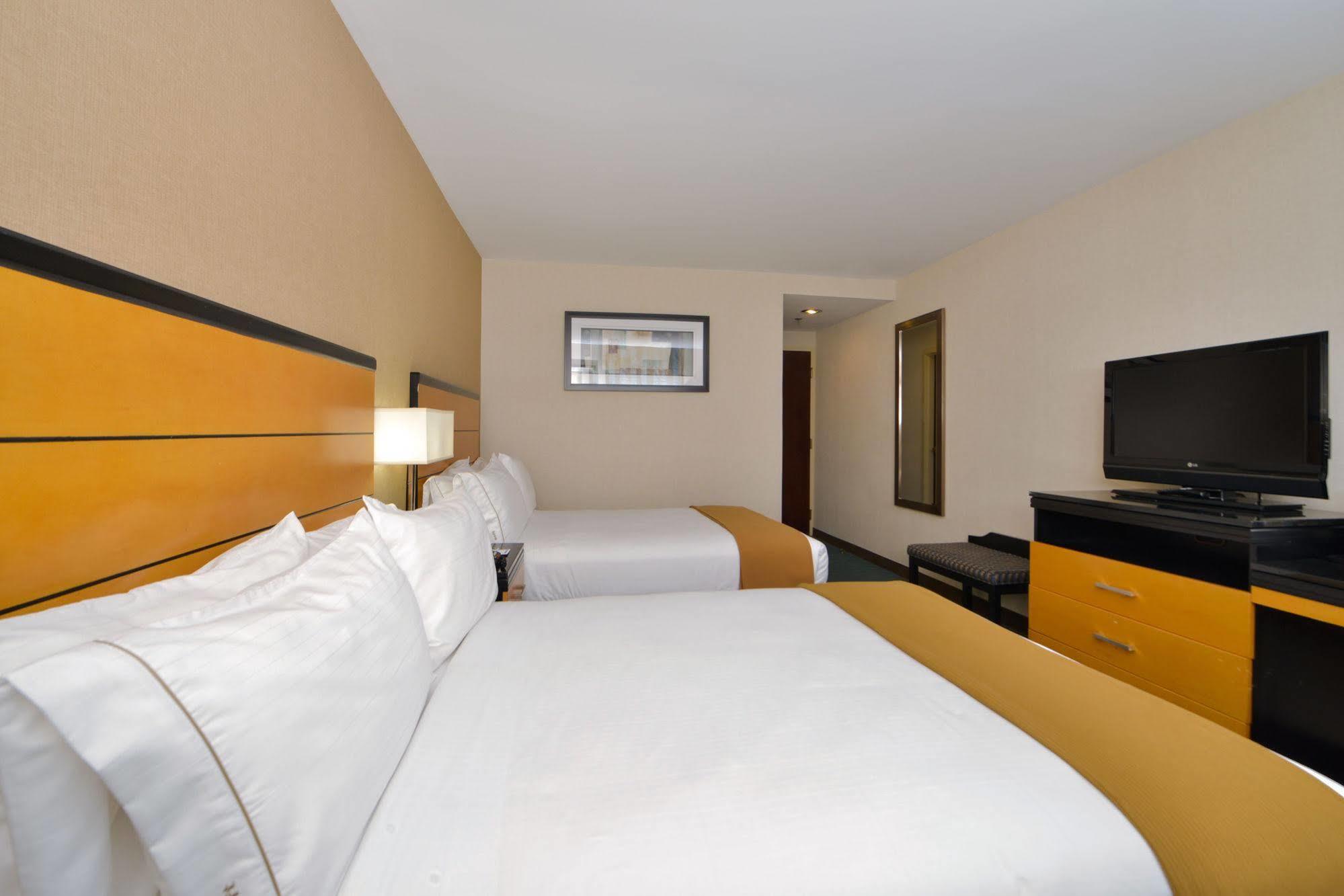 ניו יורק Holiday Inn Express Kennedy Airport, An Ihg Hotel מראה חיצוני תמונה