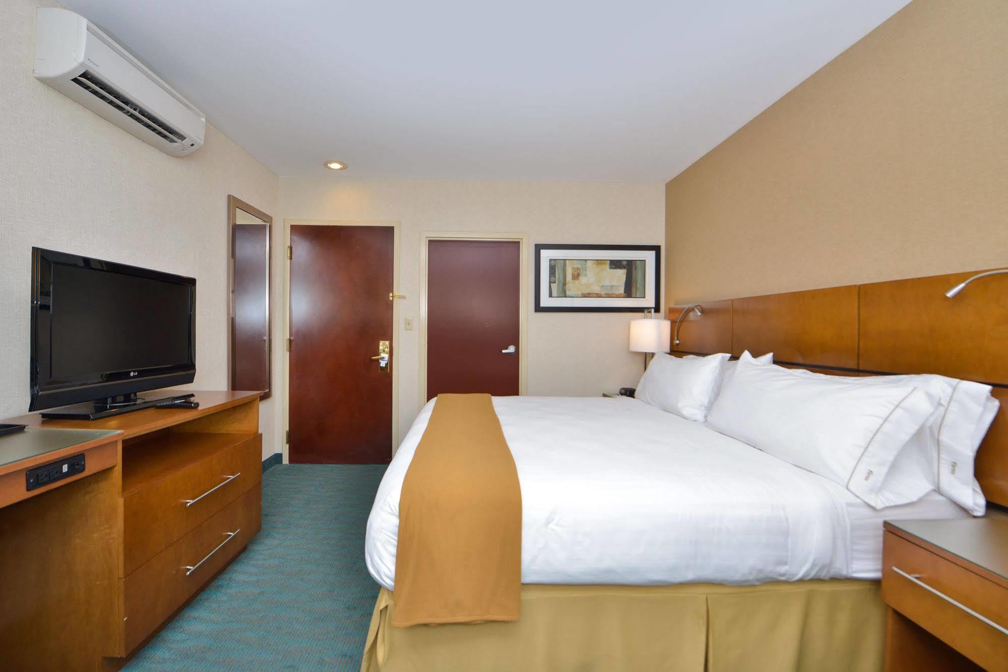 ניו יורק Holiday Inn Express Kennedy Airport, An Ihg Hotel מראה חיצוני תמונה
