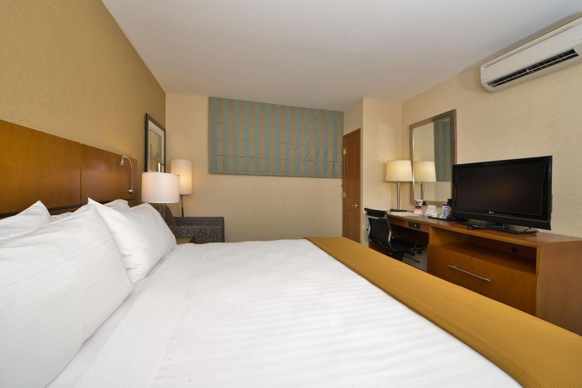 ניו יורק Holiday Inn Express Kennedy Airport, An Ihg Hotel מראה חיצוני תמונה